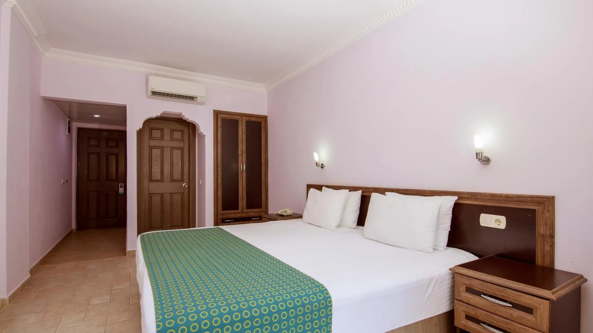 Flamingo Hotel & Spa - Pet Friendly Ολουντενίζ